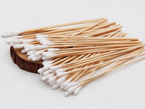 cotton buds in first aid kit